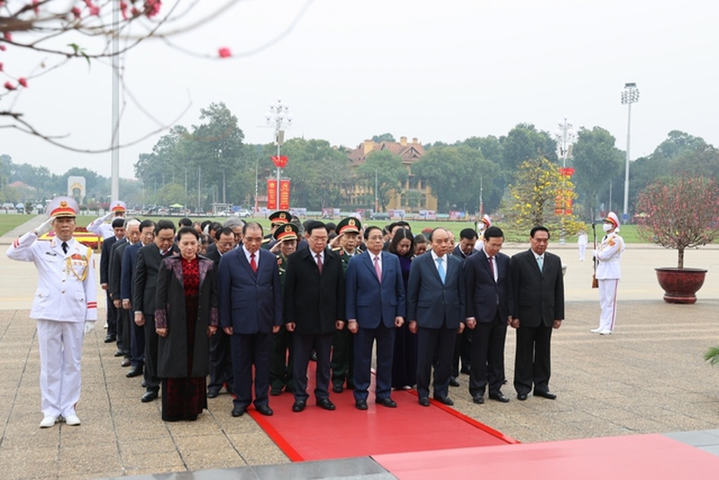 Lãnh đạo Đảng, Nhà nước viếng Chủ tịch Hồ Chí Minh, tưởng niệm anh hùng liệt sĩ - 1 Lãnh đạo Đảng, Nhà nước viếng Chủ tịch Hồ Chí Minh, tưởng niệm anh hùng liệt sĩ - 1