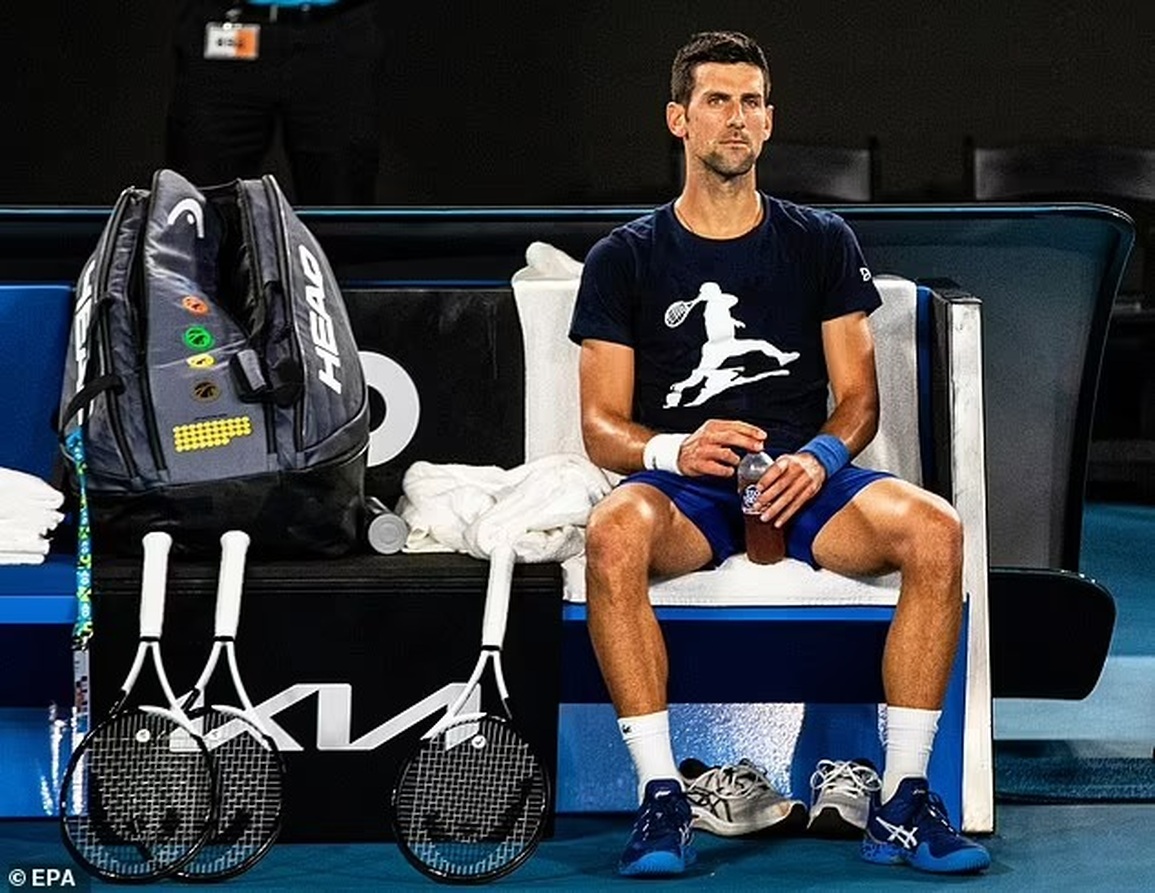 Djokovic bị gọi là thằng ngốc khi từ chối tiêm vắc xin - 1 Djokovic bị gọi là thằng ngốc khi từ chối tiêm vắc xin - 1