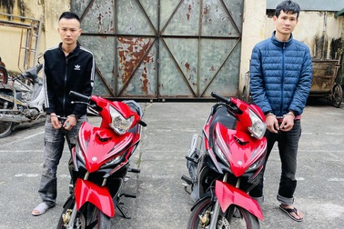 Mâu thuẫn, mang "đàn em" đến nhà người thân đối thủ nã súng