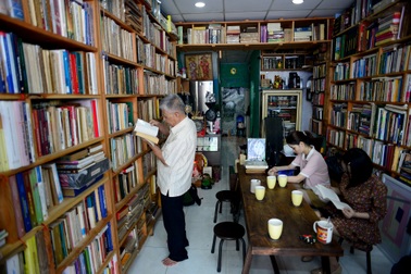 Quán cà phê đổi một cuốn sách lấy một món thức uống