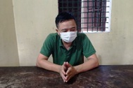 Tấn công, lăng mạ công an vì bị nhắc đeo khẩu trang