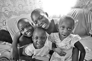 Hình ảnh về hạnh phúc ở khu ổ chuột lớn nhất thế giới