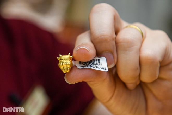 Người dân Hà Nội xếp hàng từ 3h sáng mua vàng ngày vía Thần Tài - 18