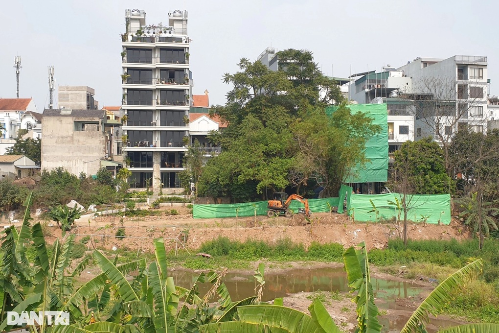 Hà Nội: 2 ngày phải moi hết số đất đã lấp hồ để làm đường vào nhà - 2 Hà Nội: 2 ngày phải moi hết số đất đã lấp hồ để làm đường vào nhà - 2