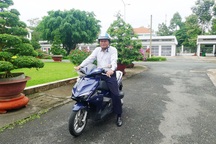 Bí thư, Chủ tịch Đồng Tháp chia sẻ lý do tự đi xe máy đến nơi làm việc