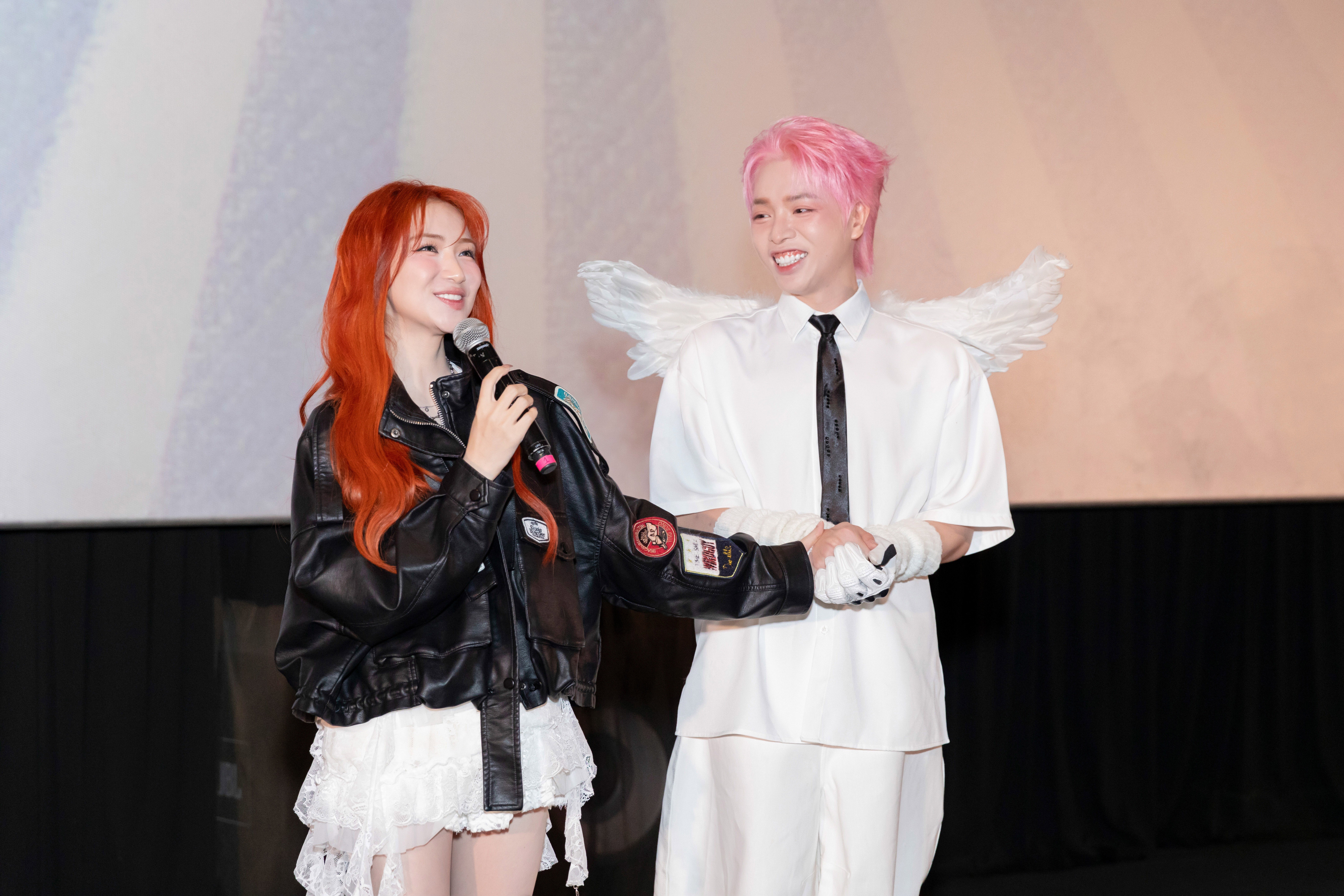 Duc Phuc menjemput Le Tuan Khang muncul dalam MV: Wang tidak sepenting cinta - 3 Đức Phúc mời Lê Tuấn Khang vào MV: Tiền không quan trọng bằng tình cảm - 3