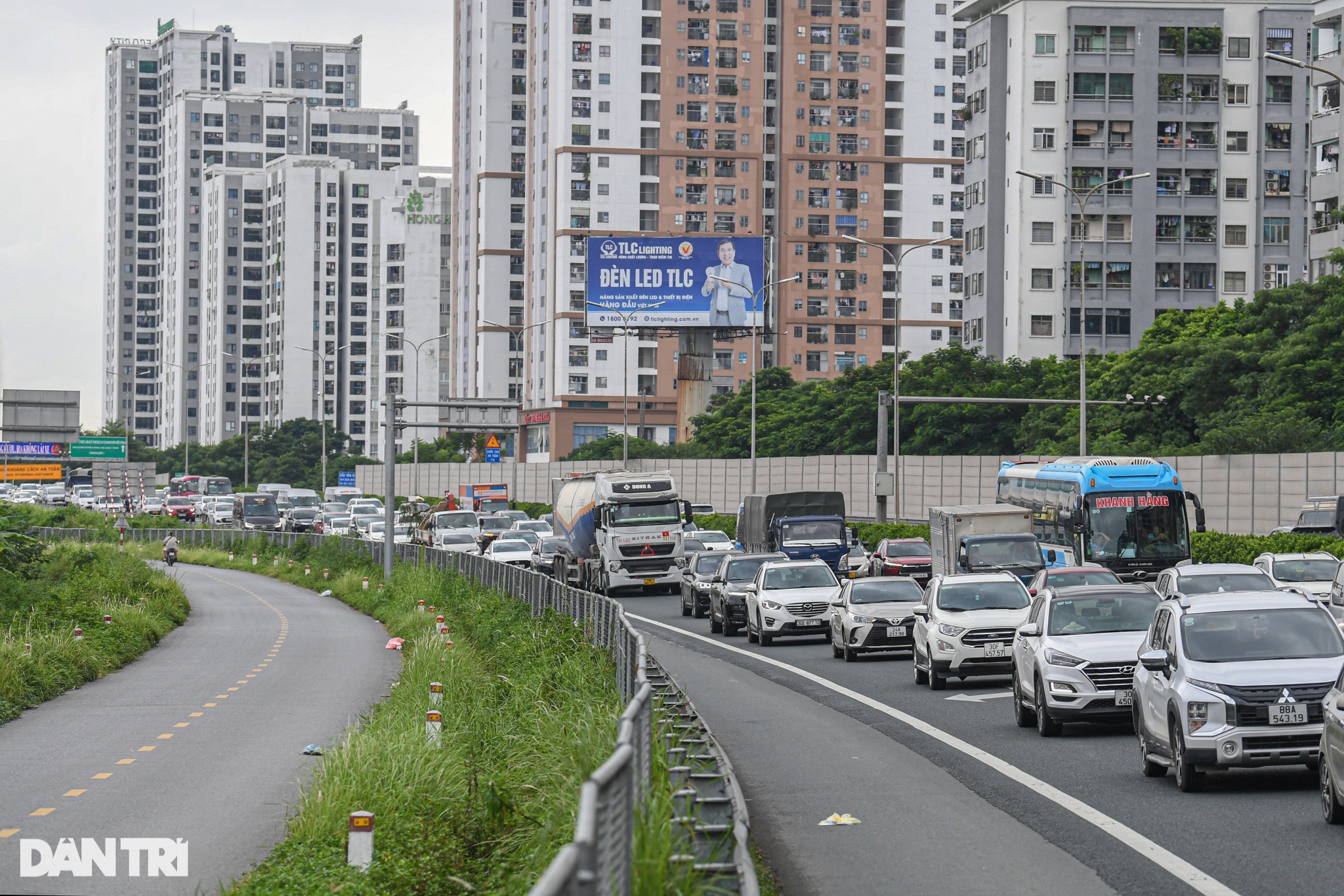 Đường thông thoáng, người dân thoát khổ trong ngày trở lại Hà Nội - 13