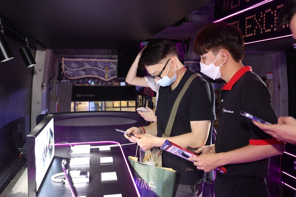 Bắt Flex Studio để vào thế giới linh hoạt biến hóa cùng bộ đôi điện thoại gập mới - 4 Bắt Flex Studio để vào thế giới linh hoạt biến hóa cùng bộ đôi điện thoại gập mới - 4