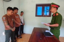 Đôi nam nữ bị nhóm người khống chế lên ô tô, ép đưa tiền