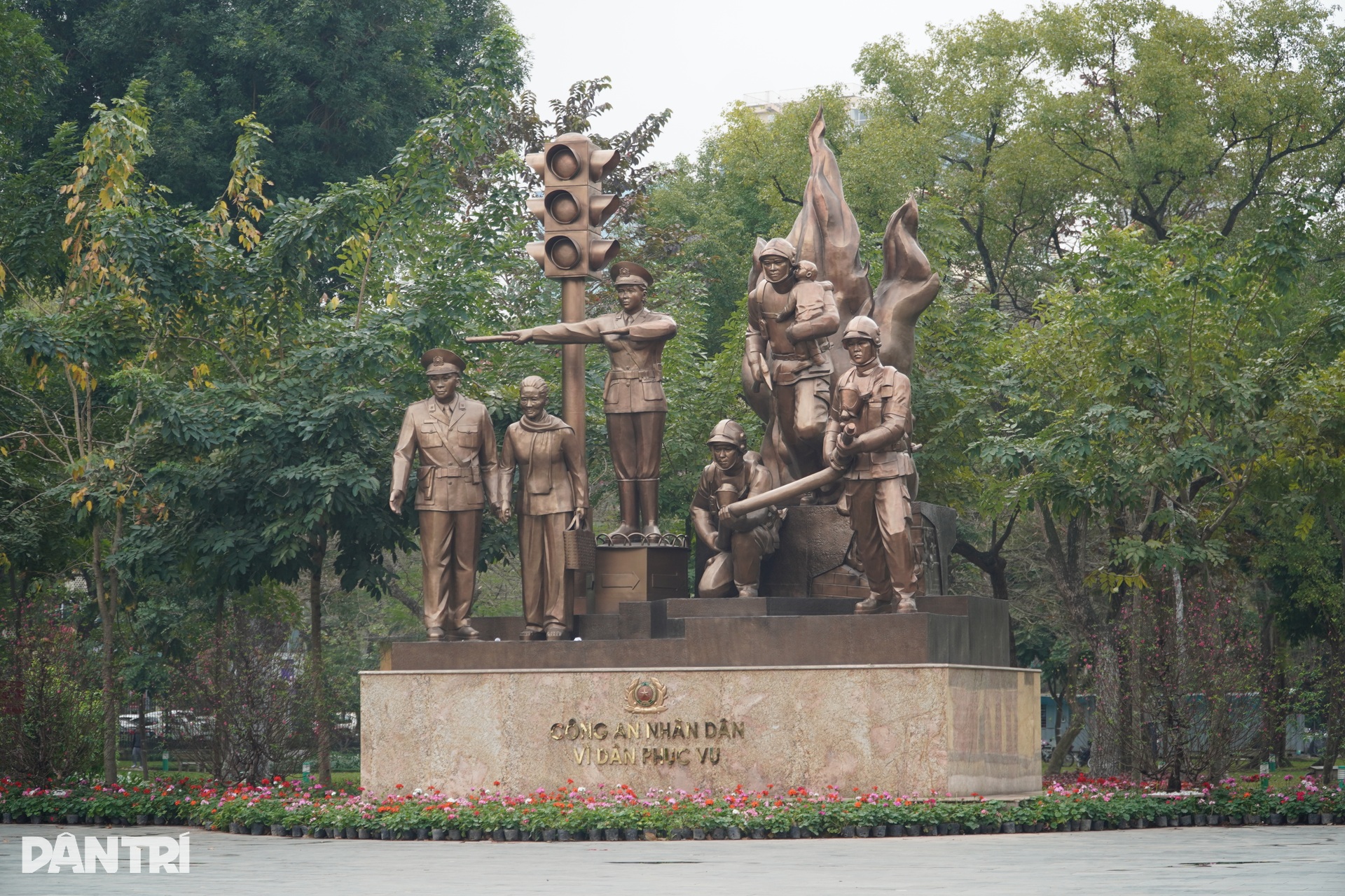 Hồ Thiền Quang có gì trước đề xuất làm 5 quảng trường xung quanh? - 11 Hồ Thiền Quang có gì trước đề xuất làm 5 quảng trường xung quanh? - 11