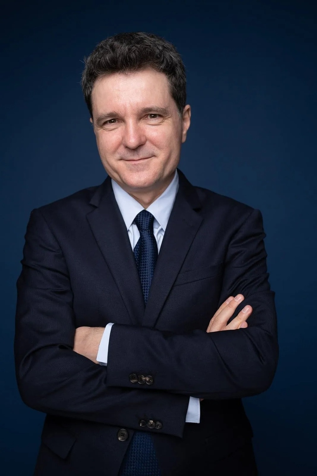 Newly elected President of Romania: 2 times won prestigious Math Olympiad gold medal - 1 Tổng thống mới đắc cử Romania: 2 lần giành vàng Olympic toán danh giá - 1