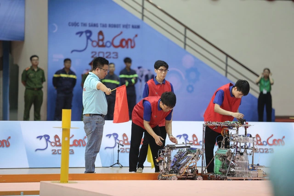 Trường Đại học Công nghiệp Hà Nội vô địch Robocon Việt Nam 2023 - 2 Trường Đại học Công nghiệp Hà Nội vô địch Robocon Việt Nam 2023 - 2