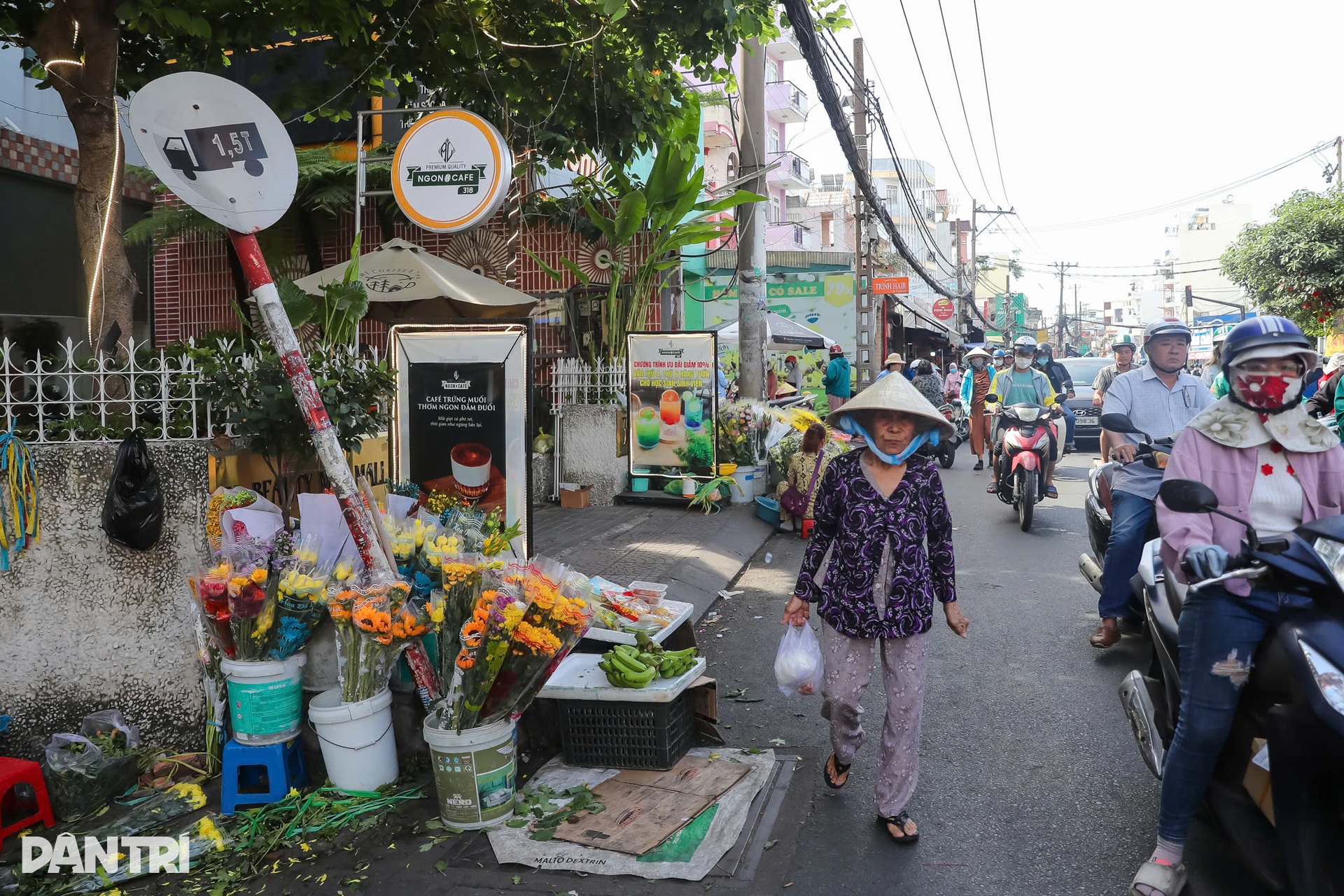 Ma trận biển báo giao thông đánh đố tài xế ở TPHCM - 3 Ma trận biển báo giao thông đánh đố tài xế ở TPHCM - 3