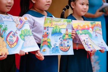 VUS Vĩnh Long đồng hành cùng hội thi vẽ tranh "Chủ quyền biển đảo, biên giới"