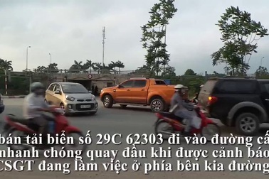 Ô tô vi phạm quay đầu bỏ chạy khi thấy CSGT trên đại lộ Thăng Long