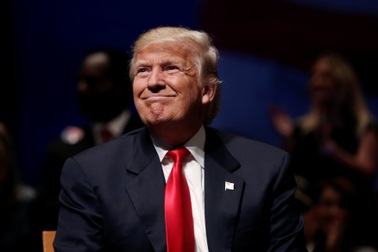 Giới quân sự Mỹ ủng hộ tỷ phú Trump làm tổng thống