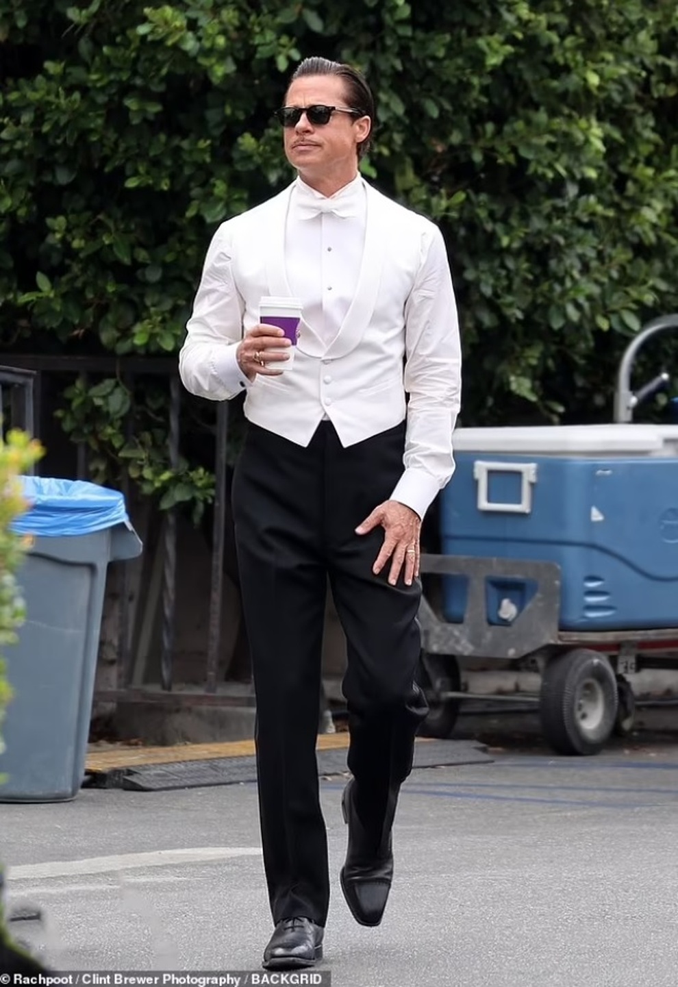 Brad Pitt bảnh bao như chú rể giữa loạt tin Angelina Jolie đang hẹn hò - 1 Brad Pitt bảnh bao như chú rể giữa loạt tin Angelina Jolie đang hẹn hò - 1