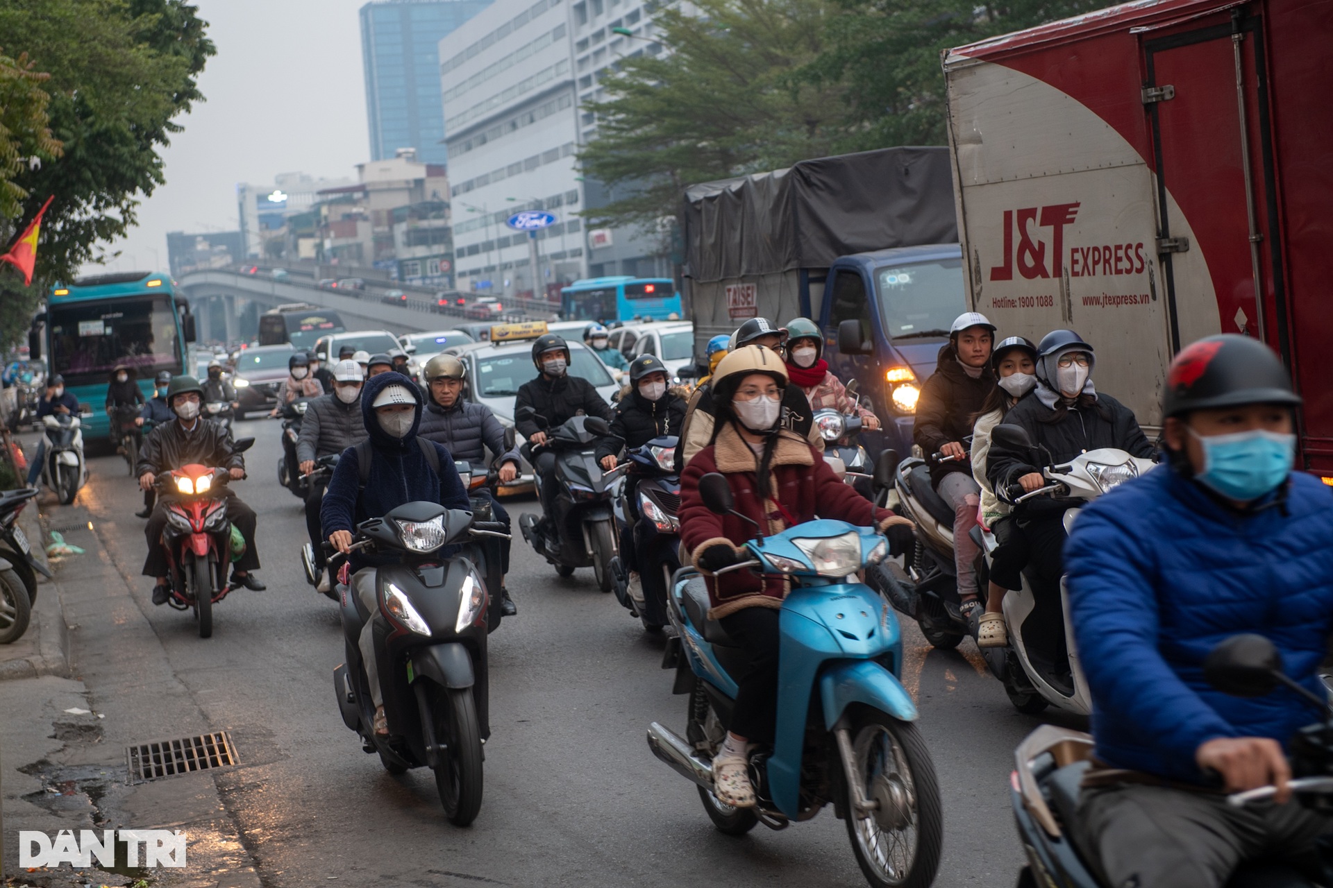 Hình ảnh so sánh trước và sau Tết: Giao thông dễ thở, ùn tắc giảm dần - 12 Hình ảnh so sánh trước và sau Tết: Giao thông dễ thở, ùn tắc giảm dần - 12