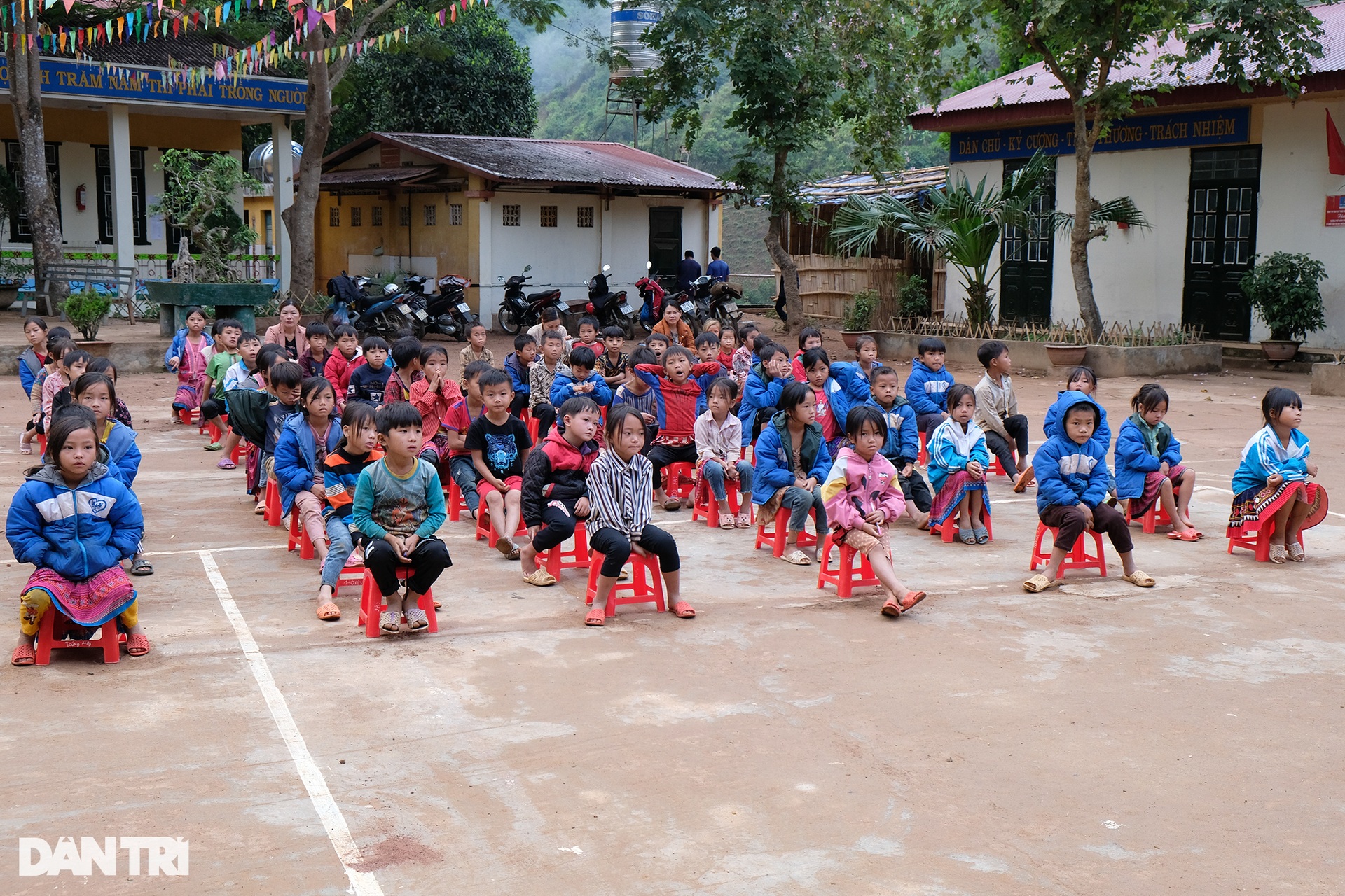 Khởi công xây dựng nhà ở bán trú cho học sinh Huổi Lếch: Niềm vui nhân đôi - 3 Khởi công xây dựng nhà ở bán trú cho học sinh Huổi Lếch: Niềm vui nhân đôi - 3