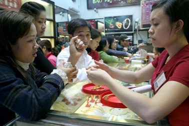 Vàng đang hướng về mốc 3,76 triệu đồng/chỉ