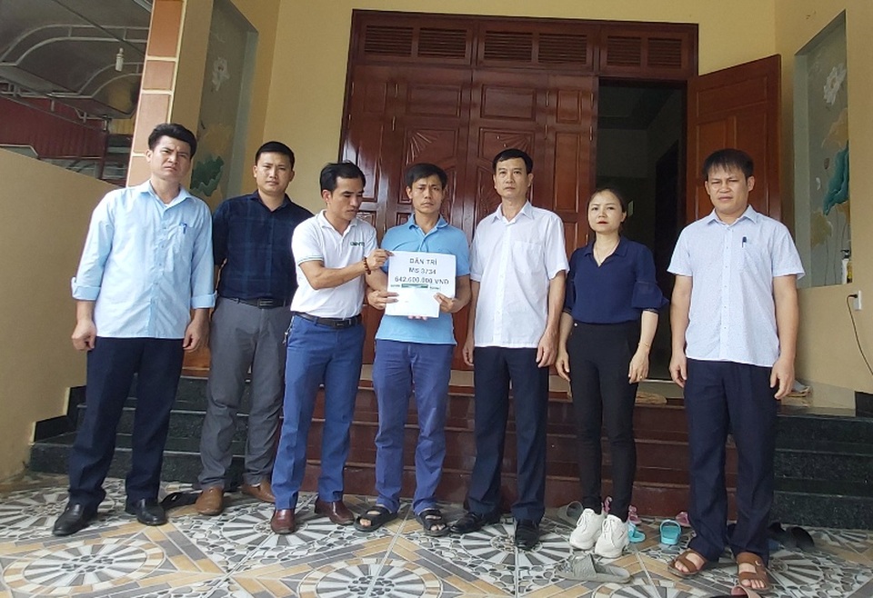 Xúc động gia đình cậu học trò bị tử vong do dị ứng ủng hộ học sinh nghèo - 3 Xúc động gia đình cậu học trò bị tử vong do dị ứng ủng hộ học sinh nghèo - 3