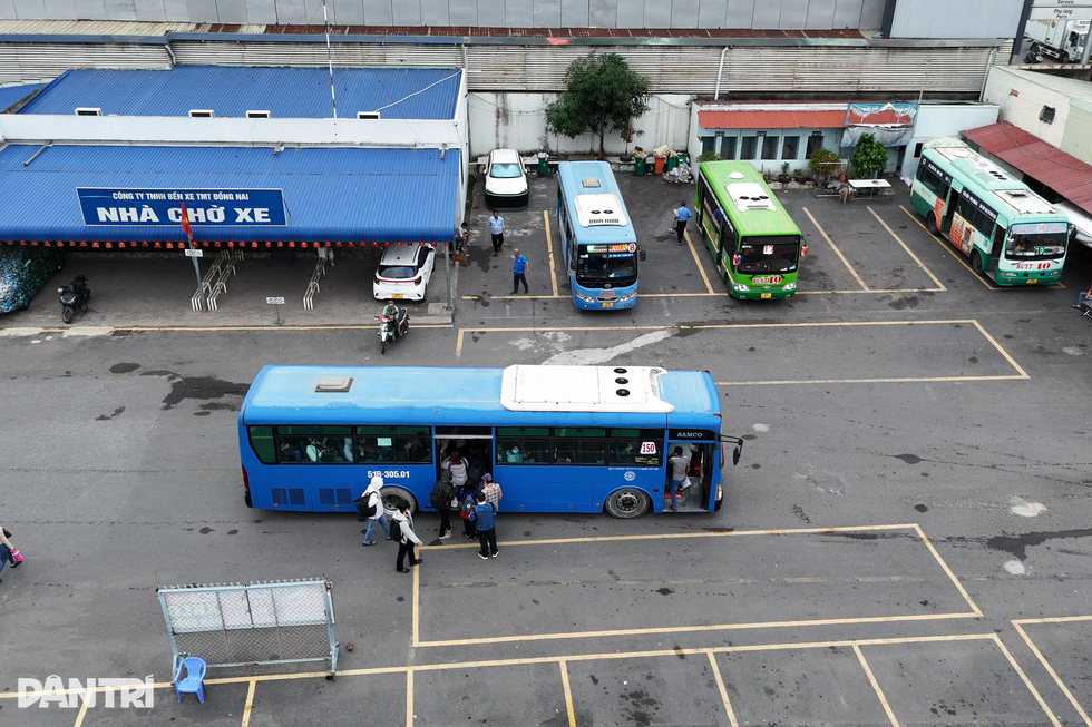 Nghỉ làm, trễ học vì tuyến buýt 150 ở TPHCM cắt lộ trình - 3 Nghỉ làm, trễ học vì tuyến buýt 150 ở TPHCM cắt lộ trình - 3