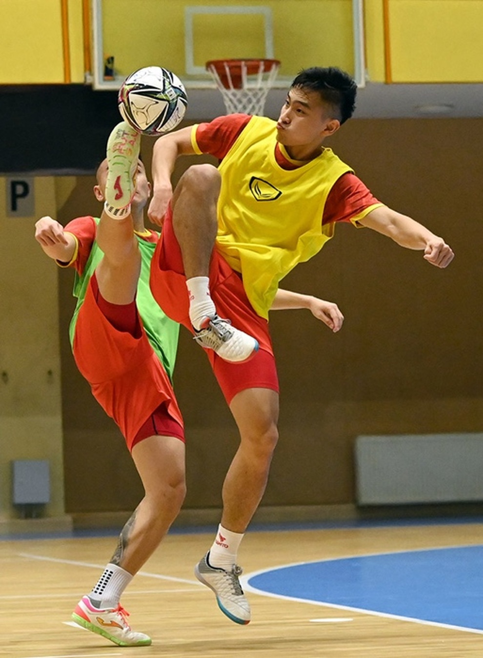 Đội tuyển futsal Việt Nam đặt mục tiêu hạn chế bàn thua trước Brazil - 4 Đội tuyển futsal Việt Nam đặt mục tiêu hạn chế bàn thua trước Brazil - 4