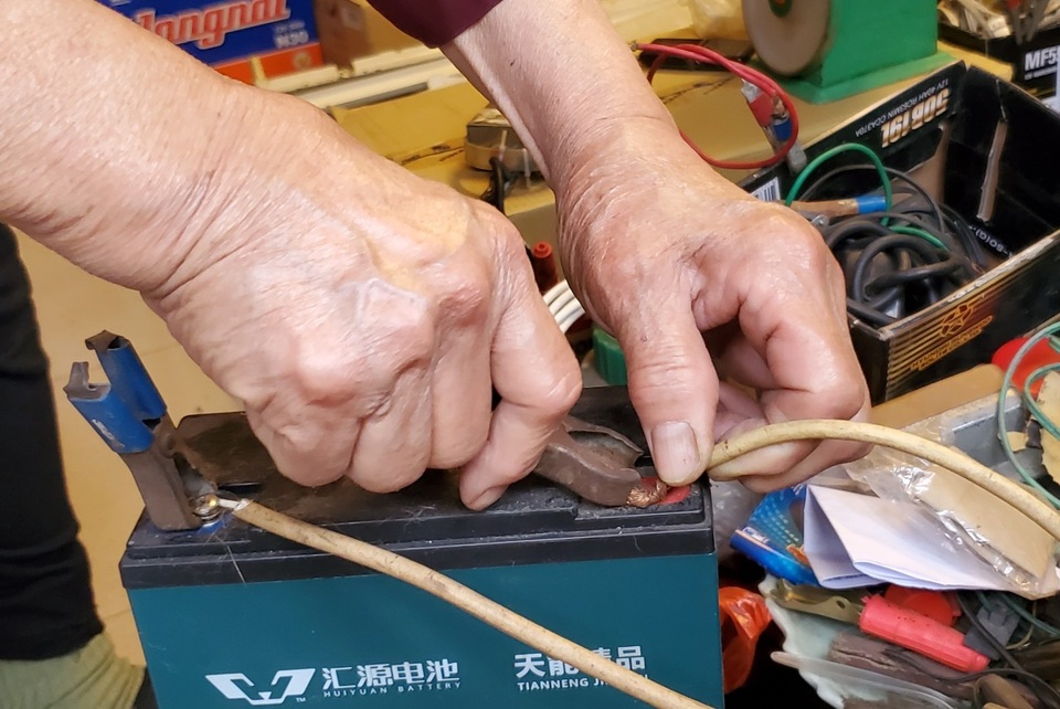 Người phụ nữ 72 tuổi sửa chữa ô tô: 50 năm gắn bó bởi tình yêu nghề - 5 Người phụ nữ 72 tuổi sửa chữa ô tô: 50 năm gắn bó bởi tình yêu nghề - 5