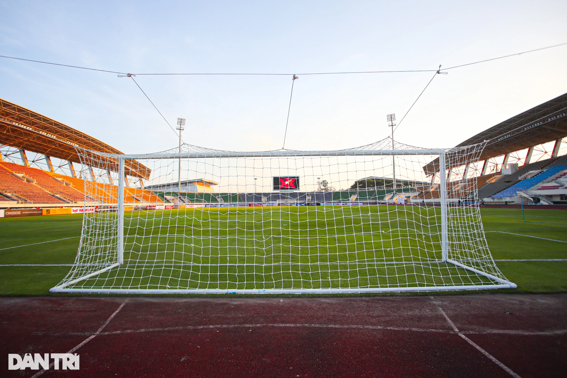 Cận cảnh SVĐ quốc gia Lào trước ngày chủ nhà gặp tuyển Việt Nam tại AFF Cup - 11 Cận cảnh SVĐ quốc gia Lào trước ngày chủ nhà gặp tuyển Việt Nam tại AFF Cup - 11