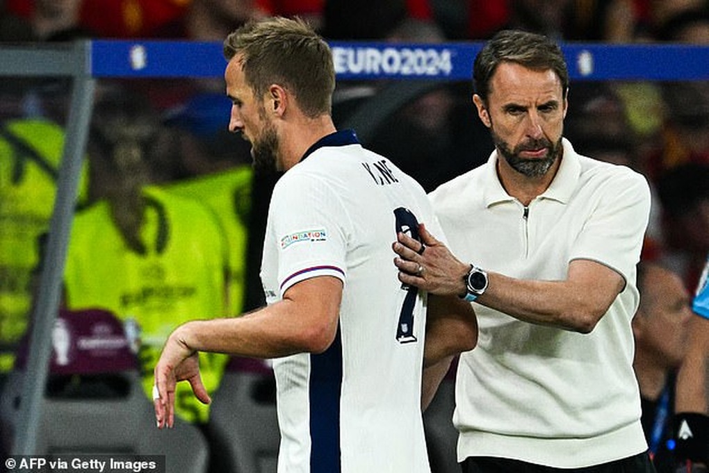 Jude Bellingham se enojó y le gritó al entrenador Southgate - 2