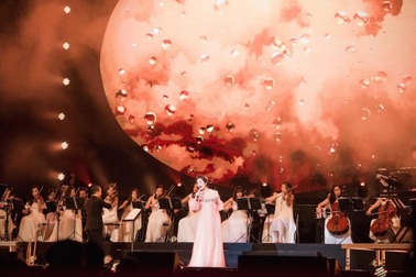 Ca sĩ Phạm Thu Hà gây "hoang mang" cho nhà thiết kế Lê Hoàng Hải