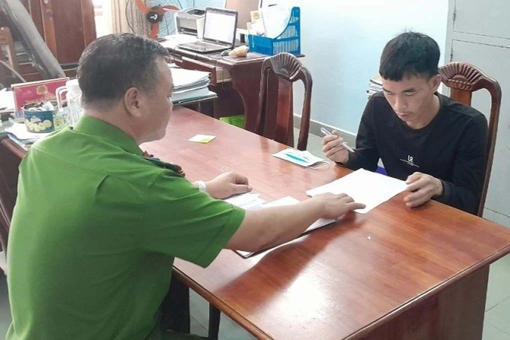 Truy đuổi kẻ trộm xe SH, hai vợ chồng cùng bị thương - 1 Truy đuổi kẻ trộm xe SH, hai vợ chồng cùng bị thương - 1