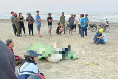 Nam sinh lớp 8 bị đuối nước khi cùng nhóm bạn chèo bè ra biển chơi