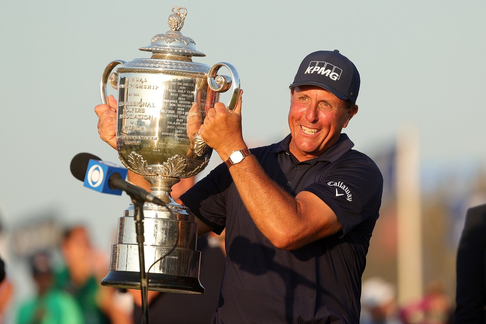 Phil Mickelson đi vào lịch sử khi vô địch PGA Championship 2021 - 2 Phil Mickelson đi vào lịch sử khi vô địch PGA Championship 2021 - 2