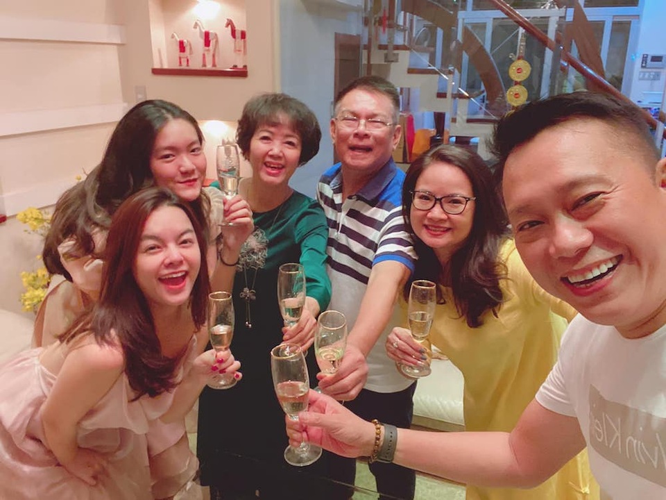 Sao Việt đi đâu, làm gì ngày đầu năm? - 14