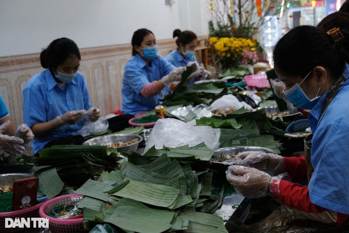 Cơ sở làm nem, giò chạy nước rút ngày cận Tết - 1 Cơ sở làm nem, giò chạy nước rút ngày cận Tết - 1