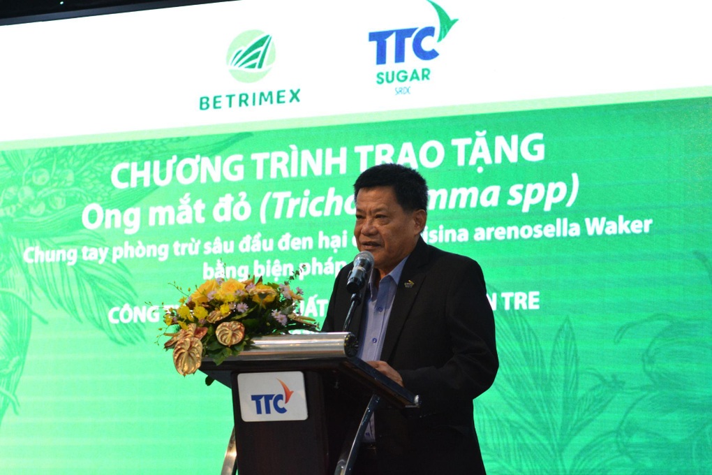 Gần 60 triệu chiến binh ong mắt đỏ phòng trị sâu đầu đen - 4 Gần 60 triệu chiến binh ong mắt đỏ phòng trị sâu đầu đen - 4