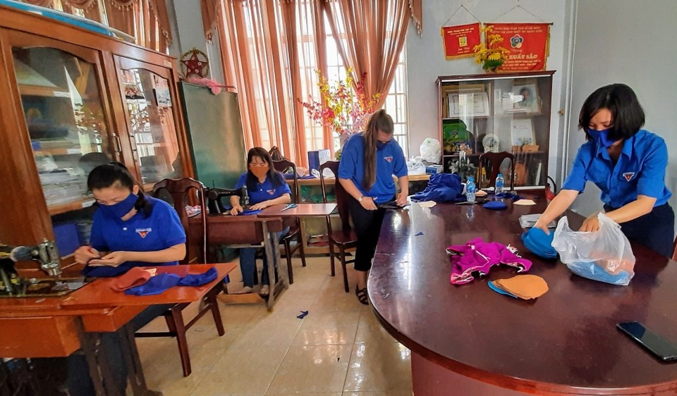 Cần Thơ: Đoàn viên, thanh niên may hơn 5.000 khẩu trang vải chống Covid-19 - 3 Cần Thơ: Đoàn viên, thanh niên may hơn 5.000 khẩu trang vải chống Covid-19 - 3