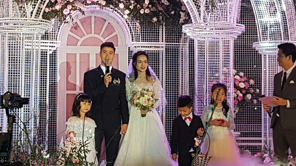 Đám cưới Duy Mạnh - Quỳnh Anh: Cặp đôi trao nhẫn, chính thức là vợ chồng - 13 Đám cưới Duy Mạnh - Quỳnh Anh: Cặp đôi trao nhẫn, chính thức là vợ chồng - 13