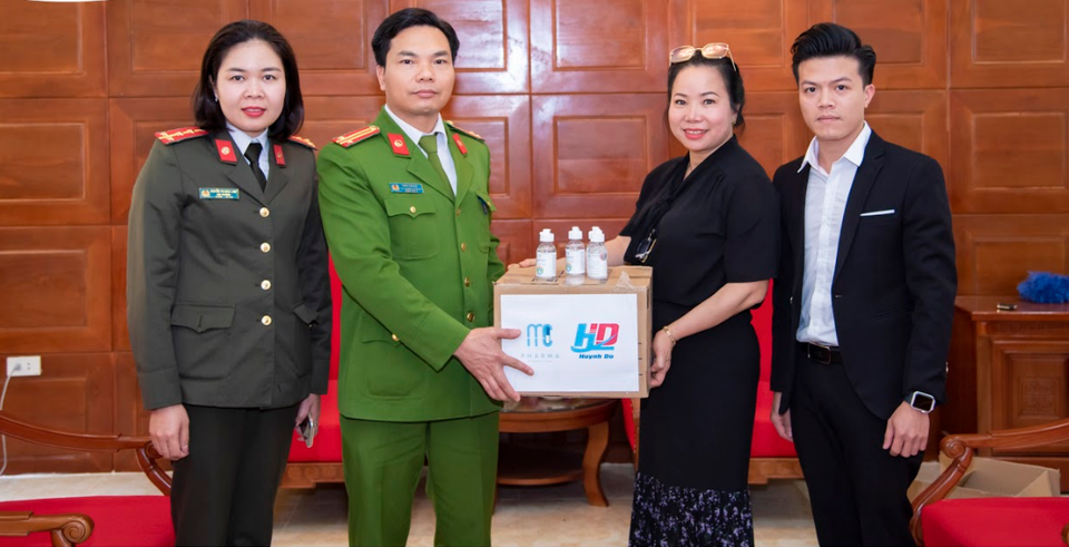 Công ty Huynh Đô tặng gel kháng khuẩn cho huyện Thạch Thất – Hà Nội - 5 Công ty Huynh Đô tặng gel kháng khuẩn cho huyện Thạch Thất – Hà Nội - 5