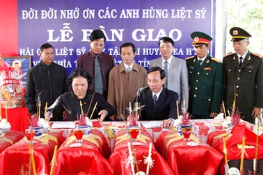 Mẹ già trào nước mắt, cháu con vỡ òa ngày “đón anh về” 