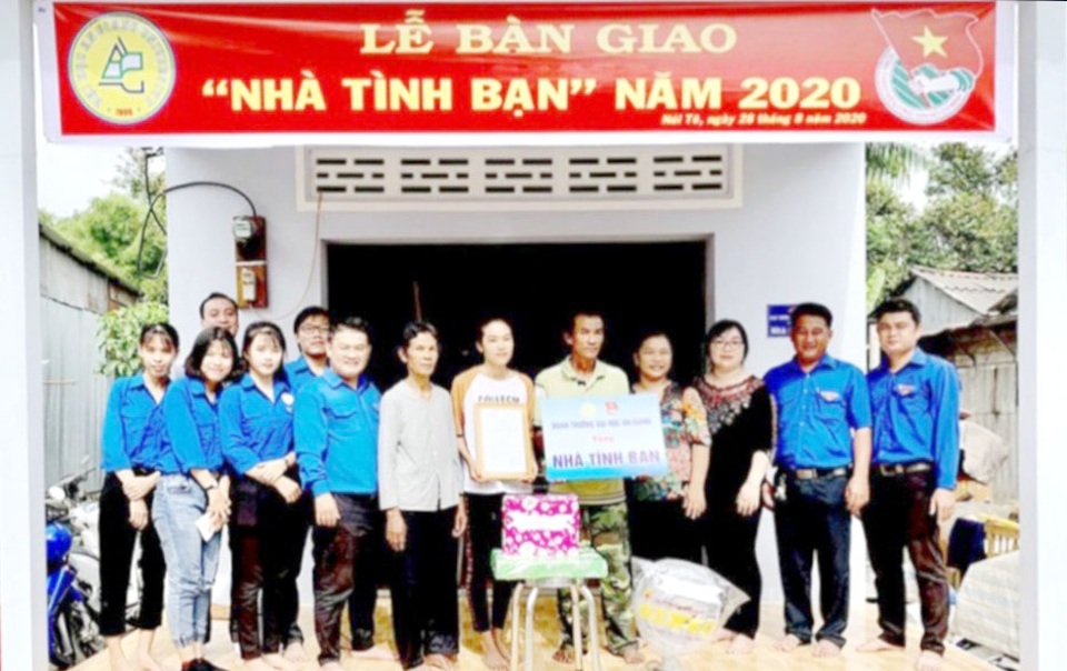 Nữ sinh viên dân tộc Khmer được tặng “Nhà Tình bạn” - 1 Nữ sinh viên dân tộc Khmer được tặng “Nhà Tình bạn” - 1