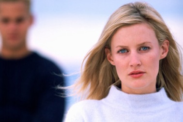 Không còn yêu, đừng cố!