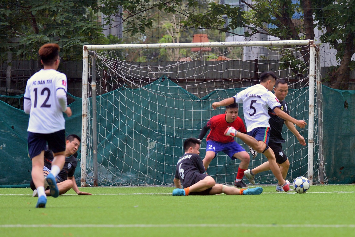 Nói là làm, FC Báo Dân trí giật cúp vô địch đầy kịch tính - 9