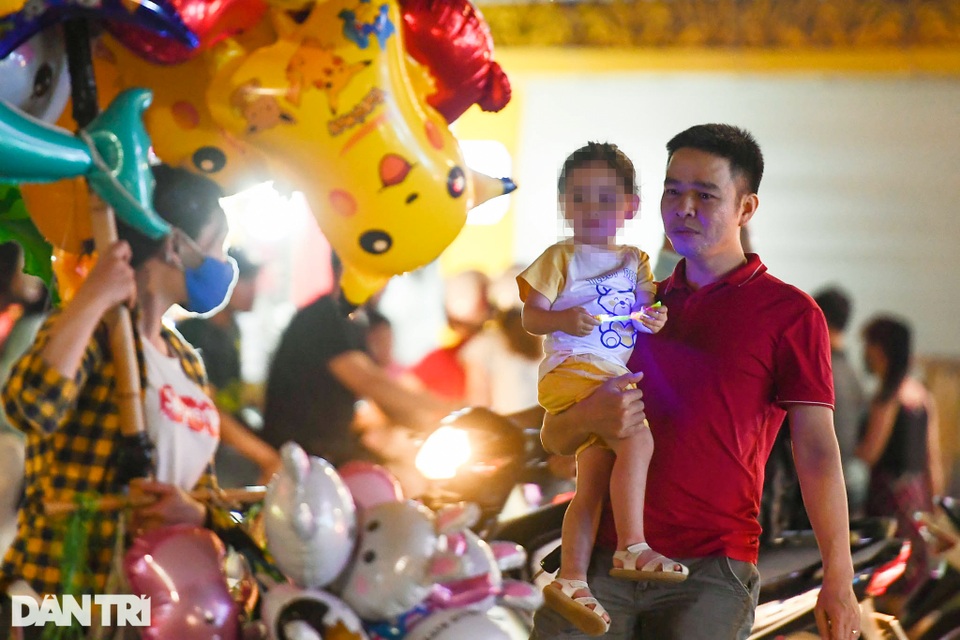 Hà Nội đóng cửa quán bar, karaoke..., phố Tây Tạ Hiện vẫn tấp nập khách - 4 Hà Nội đóng cửa quán bar, karaoke..., phố Tây Tạ Hiện vẫn tấp nập khách - 4