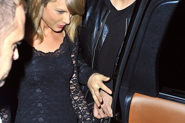 Taylor Swift công khai đi chơi với “tình mới”
