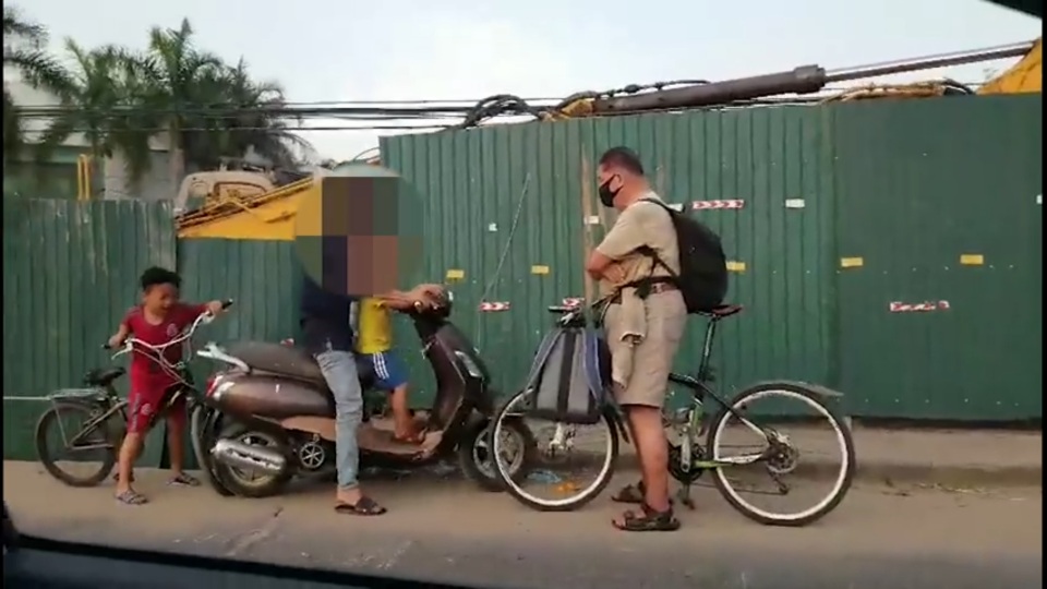 “Ông Tây” quyết chặn xe ngược chiều, hôm sau bị tai nạn nghiêm trọng - 1 “Ông Tây” quyết chặn xe ngược chiều, hôm sau bị tai nạn nghiêm trọng - 1