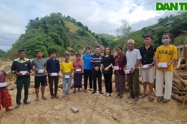 Báo Dân trí tiếp tục hỗ trợ bà con vùng lũ Kỳ Sơn