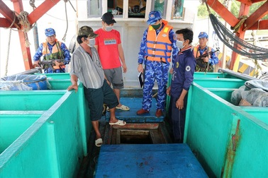 Bắt tàu vận chuyển 20.000 lít dầu DO trái phép