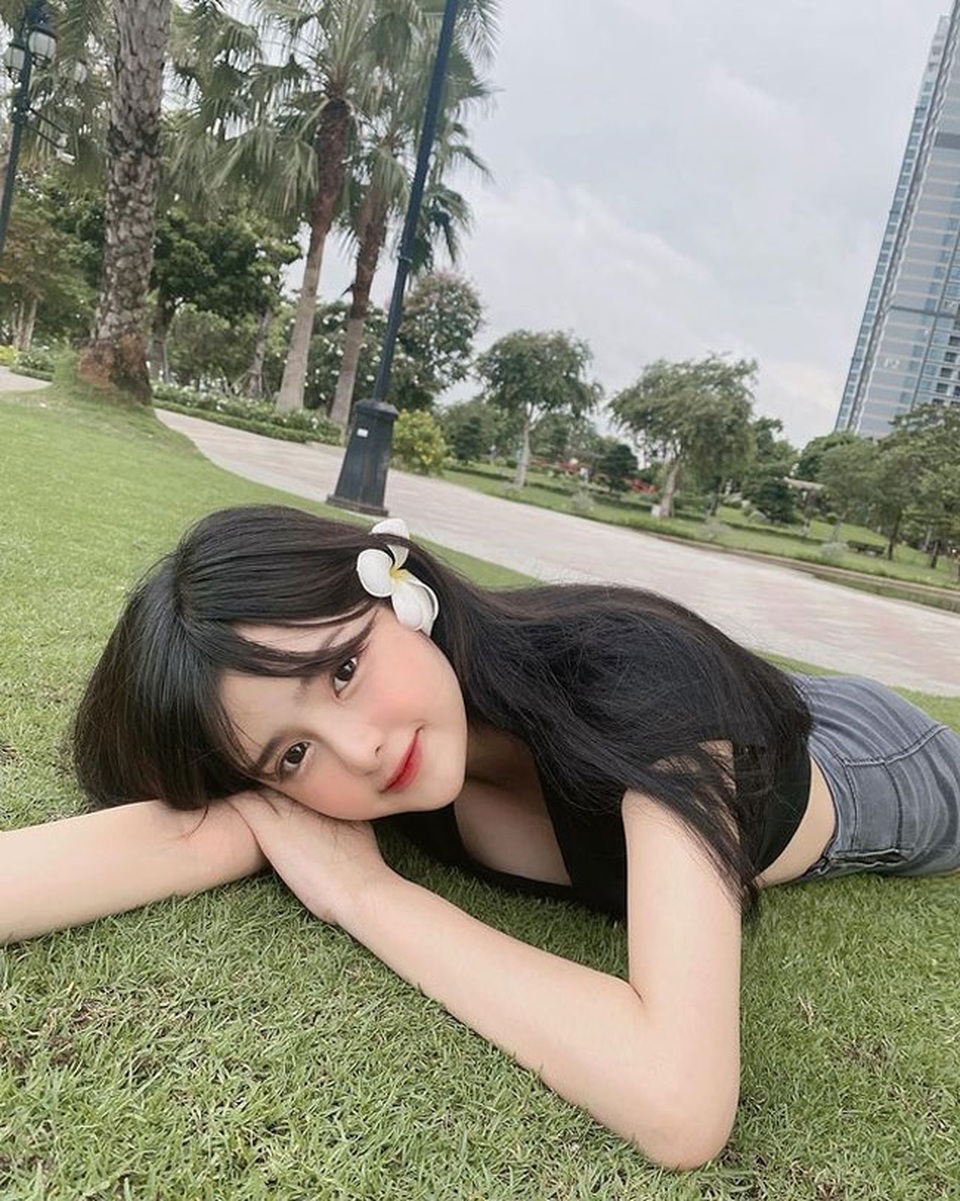 Cô gái Sài thành được ca ngợi xinh như búp bê đời thực - 10 Cô gái Sài thành được ca ngợi xinh như búp bê đời thực - 10